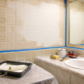 Cómo pintar azulejos del baño: imprimación, pintura y sellado para que dure